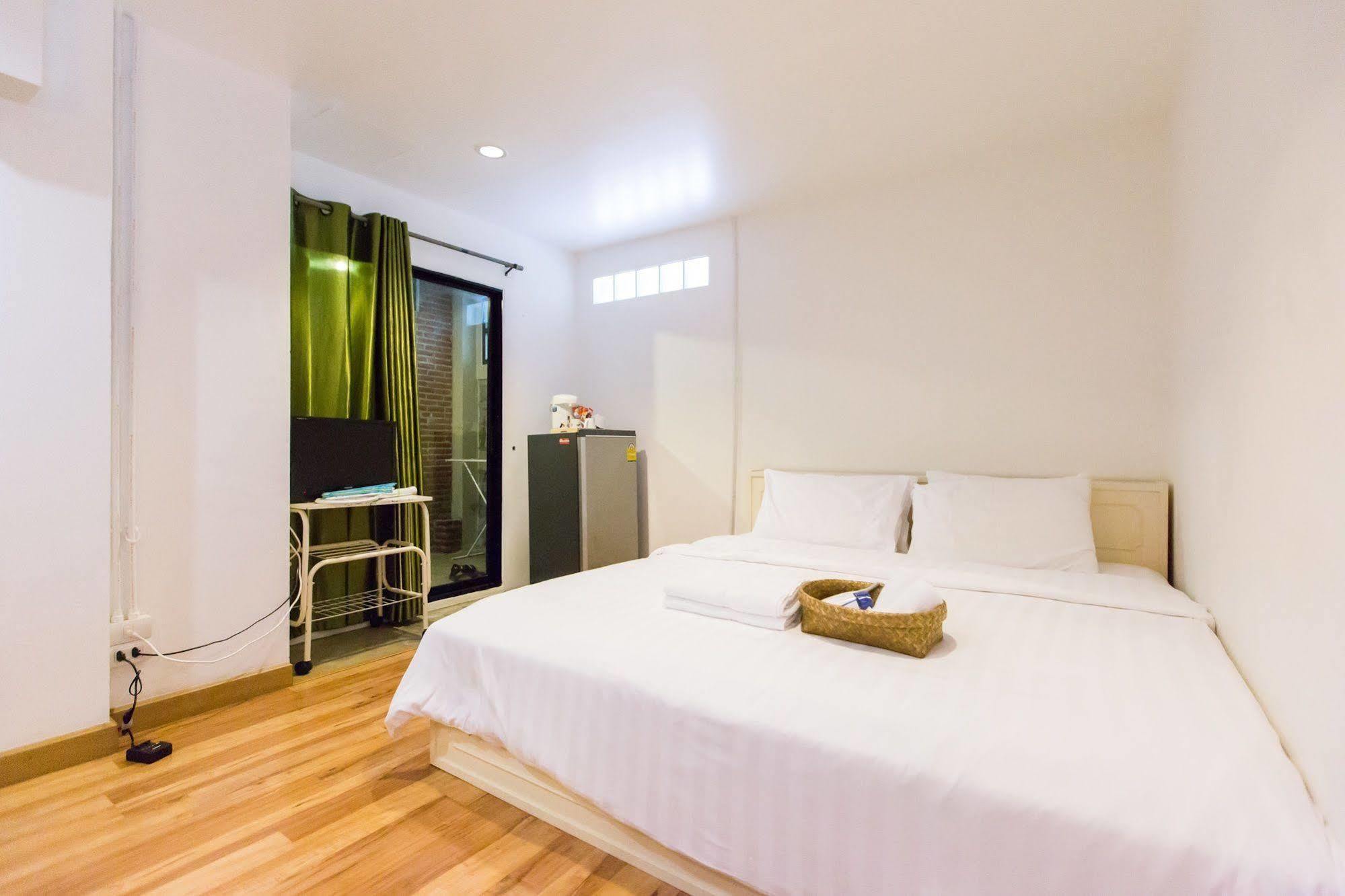 เพลิน เพลิน เบด แอนด์ ไบค์ Hotel เชียงใหม่ ภายนอก รูปภาพ
